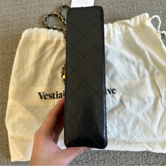 Vintage authentic chanel classic double flap medium with gold hardware lambskin - Picture 5 of 13